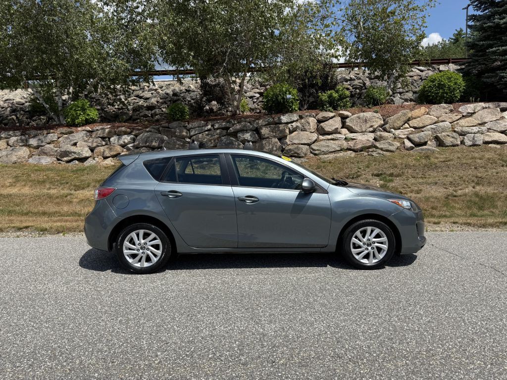 2013 Mazda Mazda3 Image 2