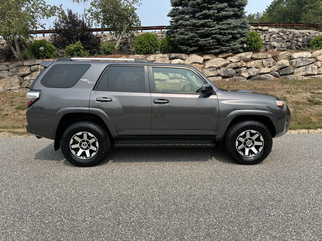 2017 Toyota 4Runner Image 2