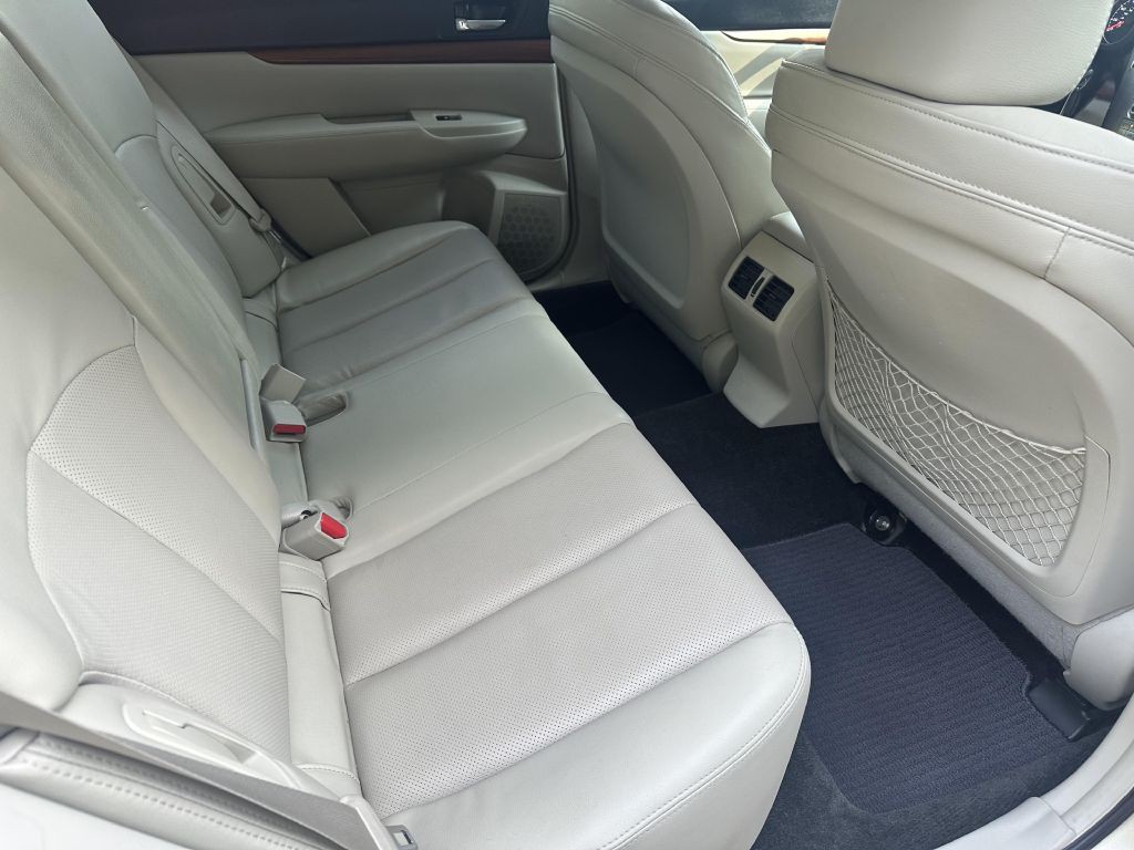 2014 Subaru Outback Image 10