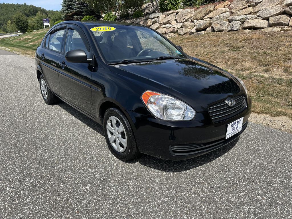 2010 Hyundai Accent Image 1