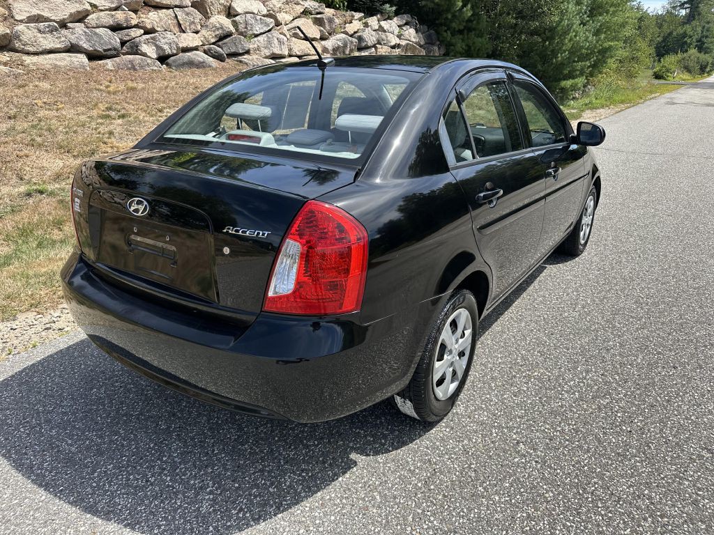 2010 Hyundai Accent Image 3