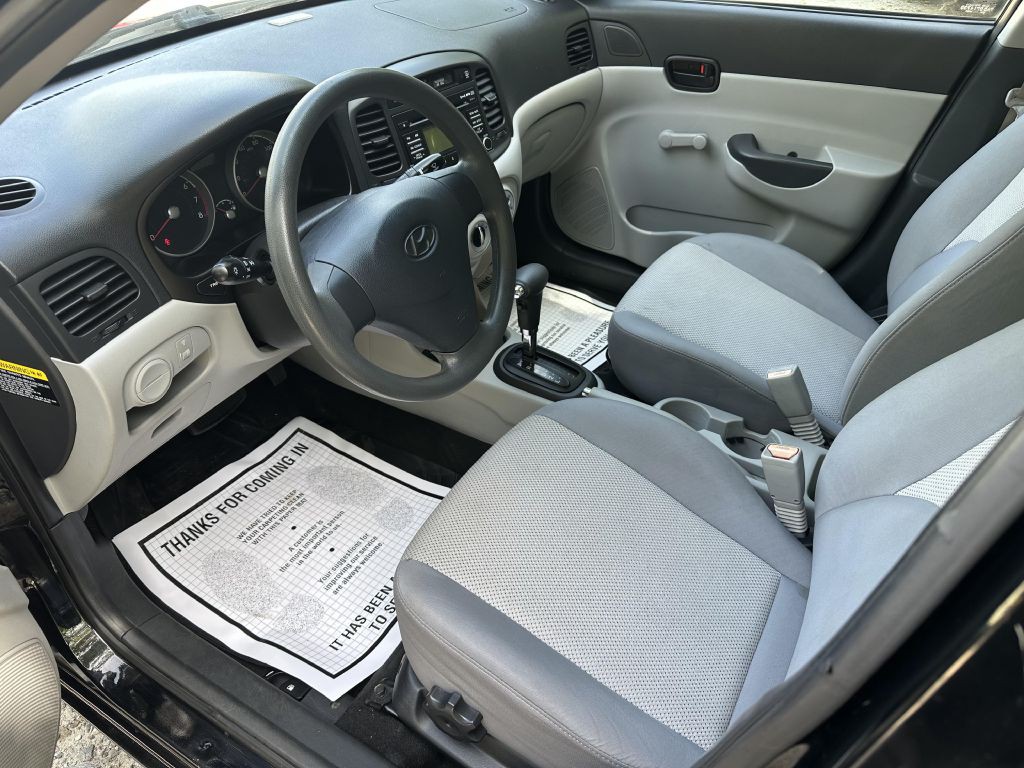 2010 Hyundai Accent Image 7