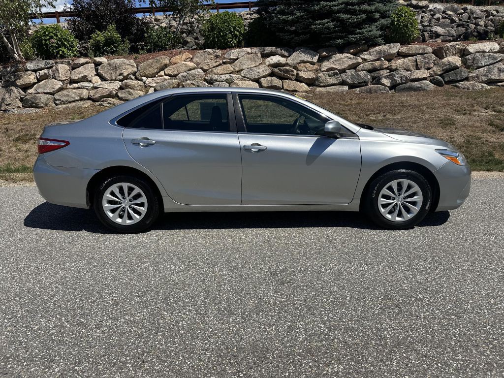 2015 Toyota Camry Image 2