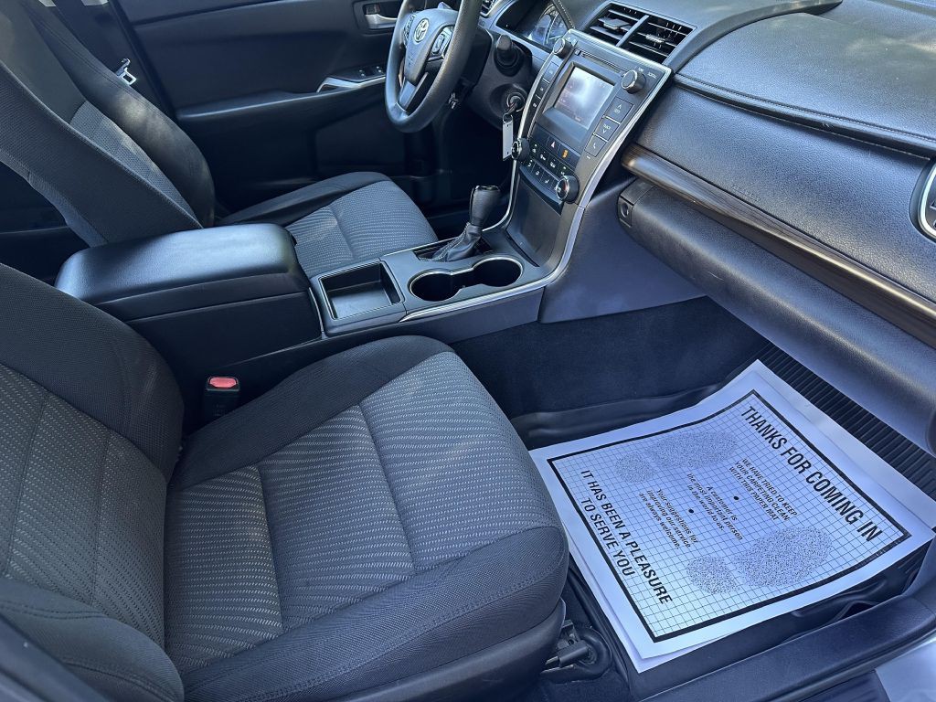 2015 Toyota Camry Image 9