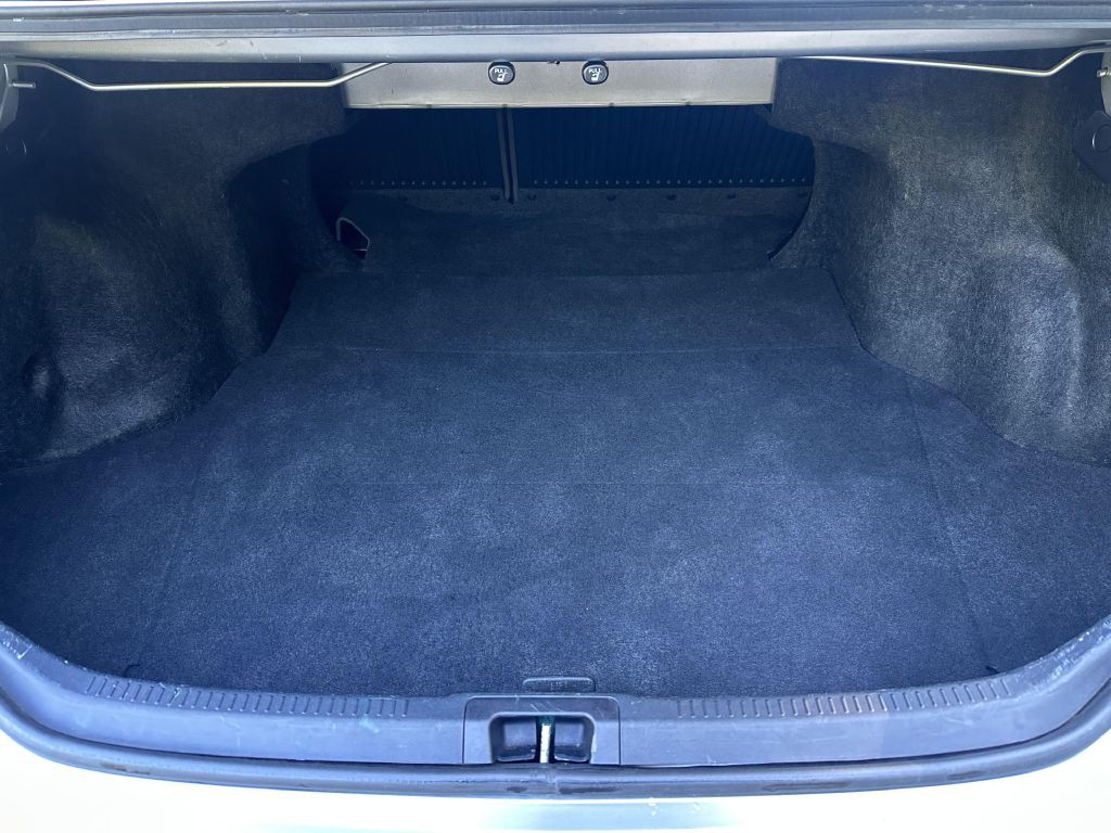 2015 Toyota Camry Image 12