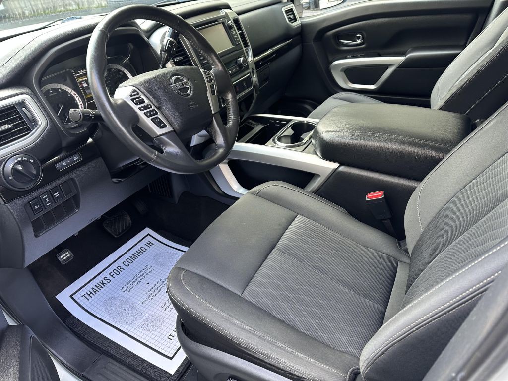 2017 Nissan Titan Image 7
