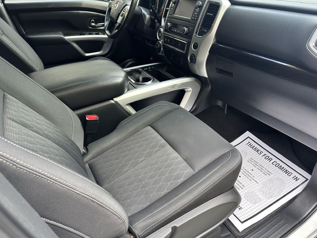2017 Nissan Titan Image 9