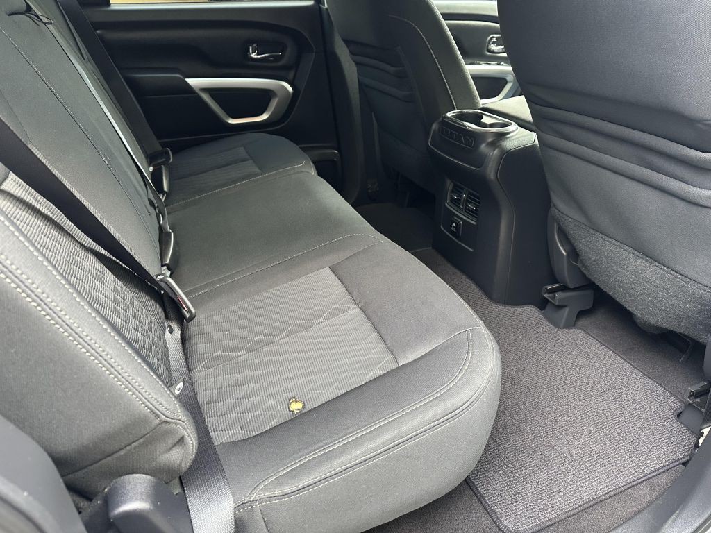 2017 Nissan Titan Image 10