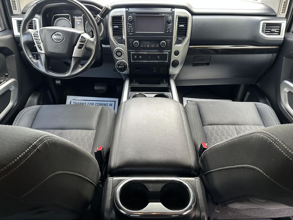2017 Nissan Titan Image 11