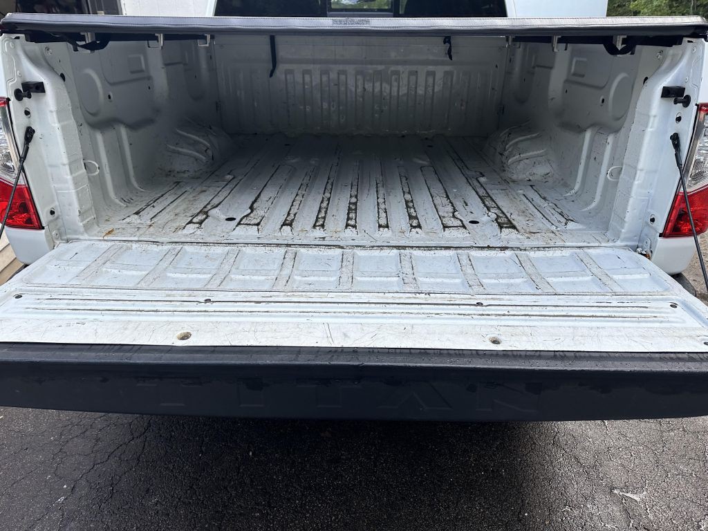 2017 Nissan Titan Image 12