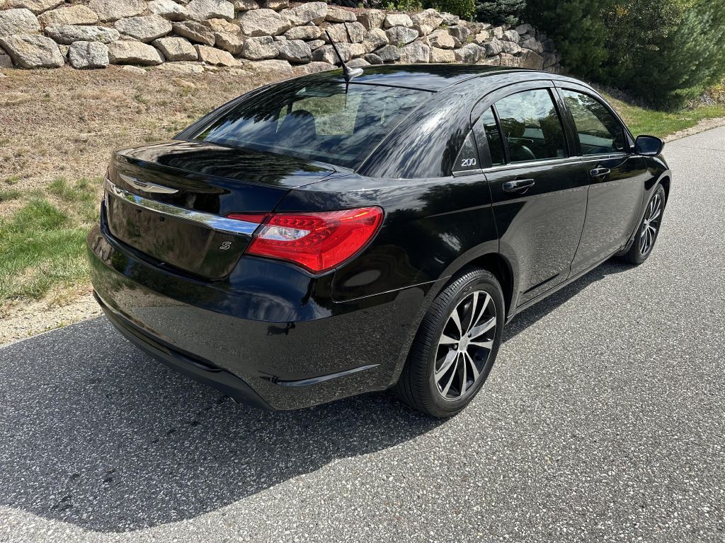 2014 Chrysler 200 Image 3