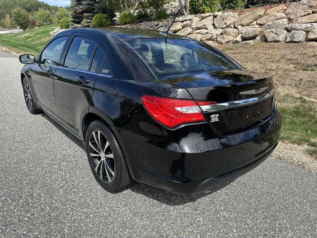 2014 Chrysler 200 Image 6