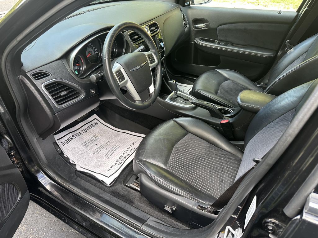 2014 Chrysler 200 Image 7