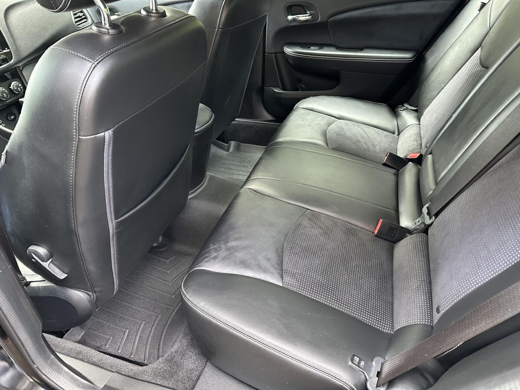 2014 Chrysler 200 Image 8