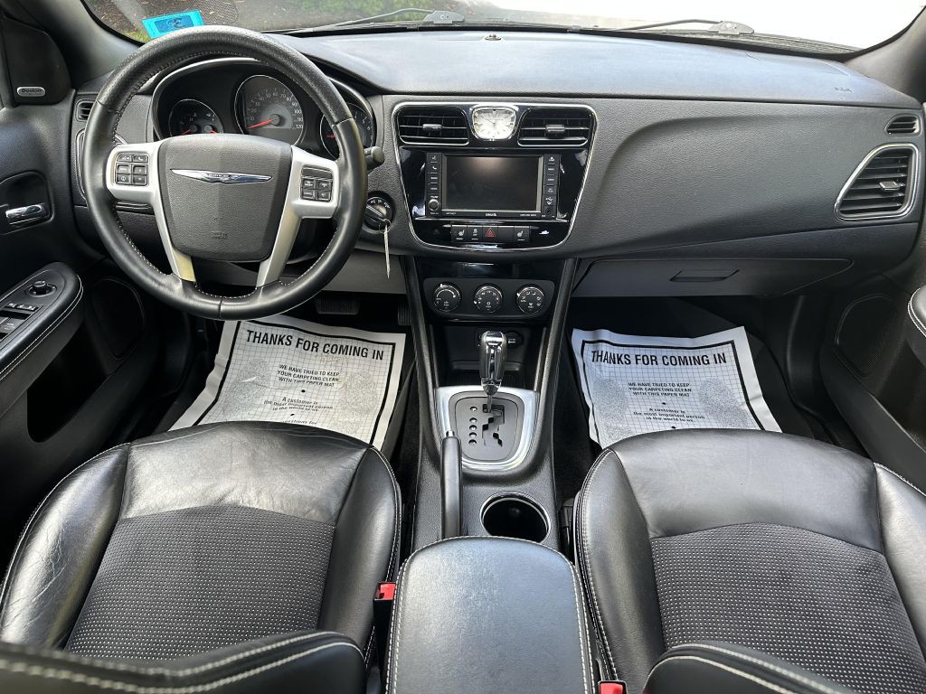 2014 Chrysler 200 Image 11