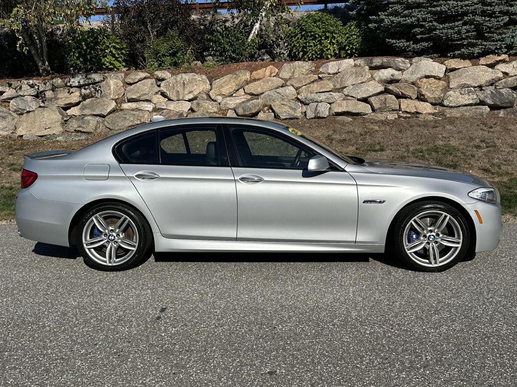2013 BMW 5 Series Image 2
