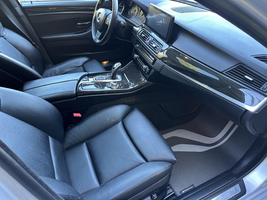 2013 BMW 5 Series Image 9