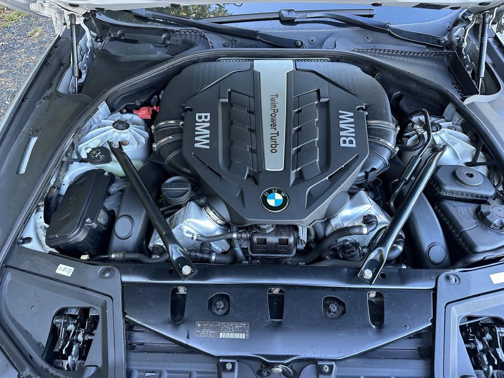 2013 BMW 5 Series Image 13