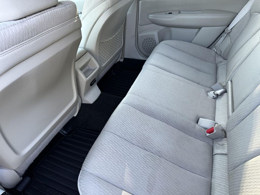 2012 Subaru Outback Image 8