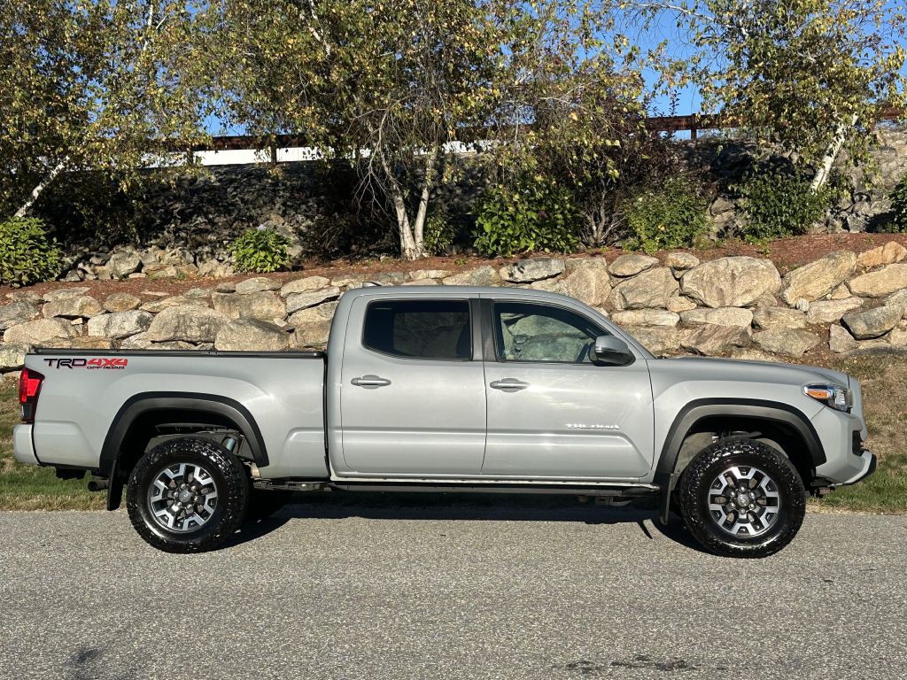 2019 Toyota Tacoma Image 2