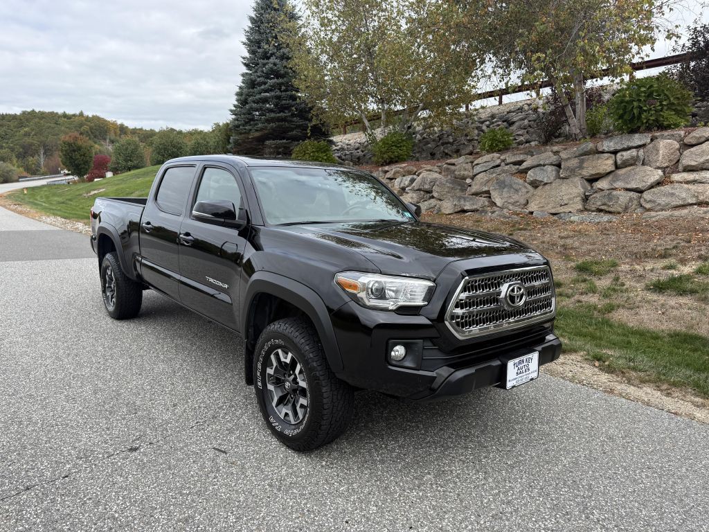 2017 Toyota Tacoma Image 1