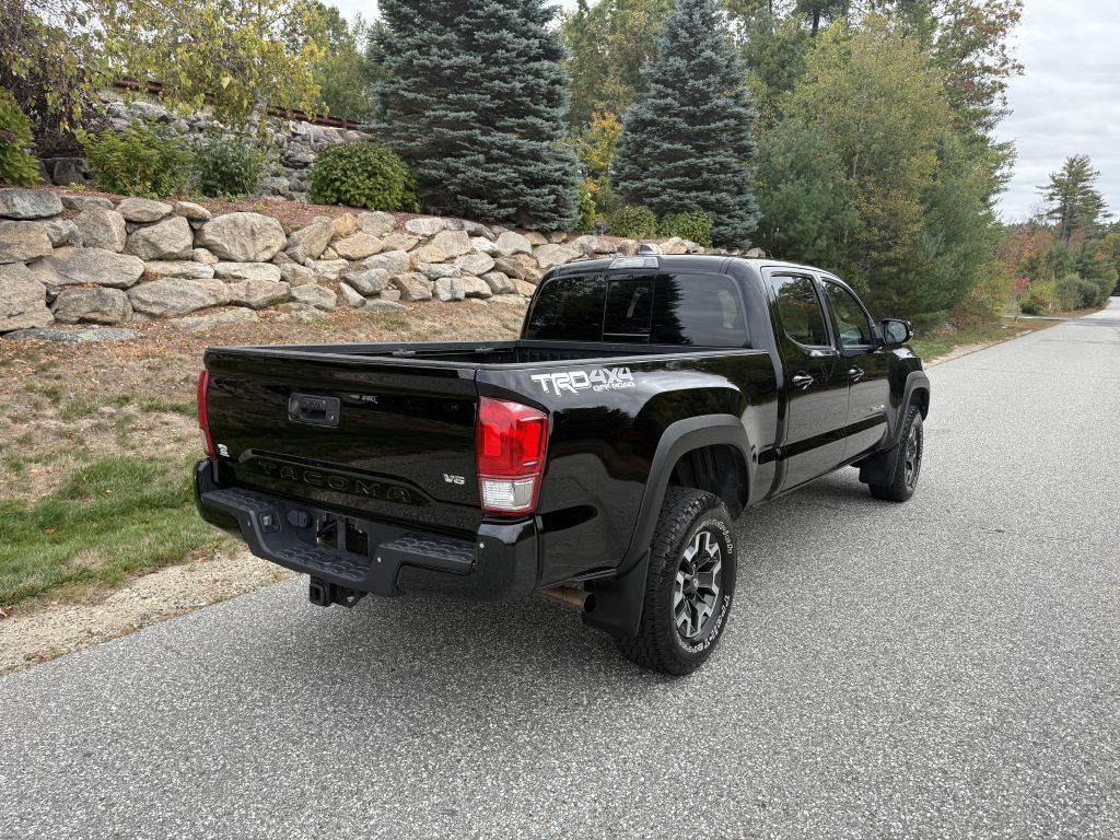 2017 Toyota Tacoma Image 3