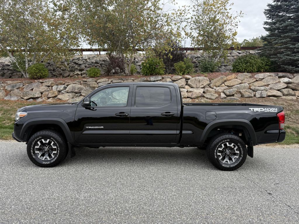 2017 Toyota Tacoma Image 5