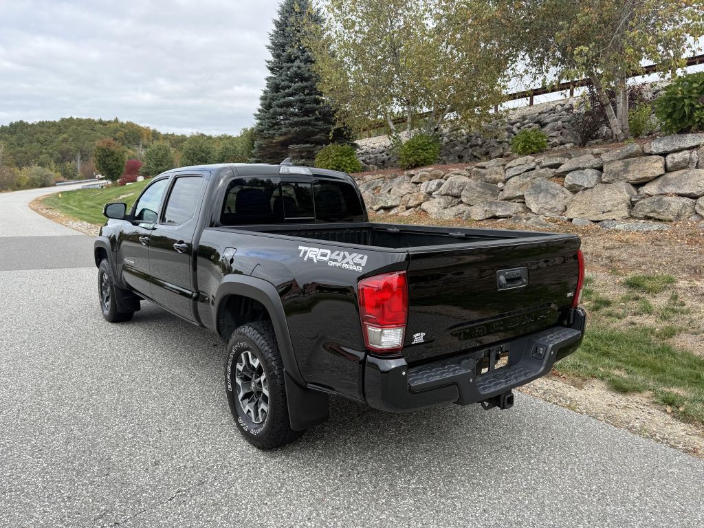 2017 Toyota Tacoma Image 6