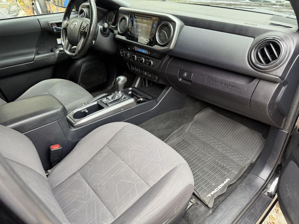 2017 Toyota Tacoma Image 9