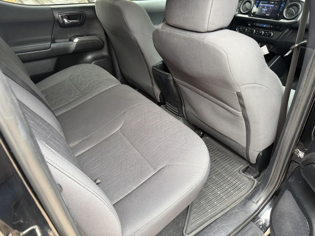2017 Toyota Tacoma Image 10