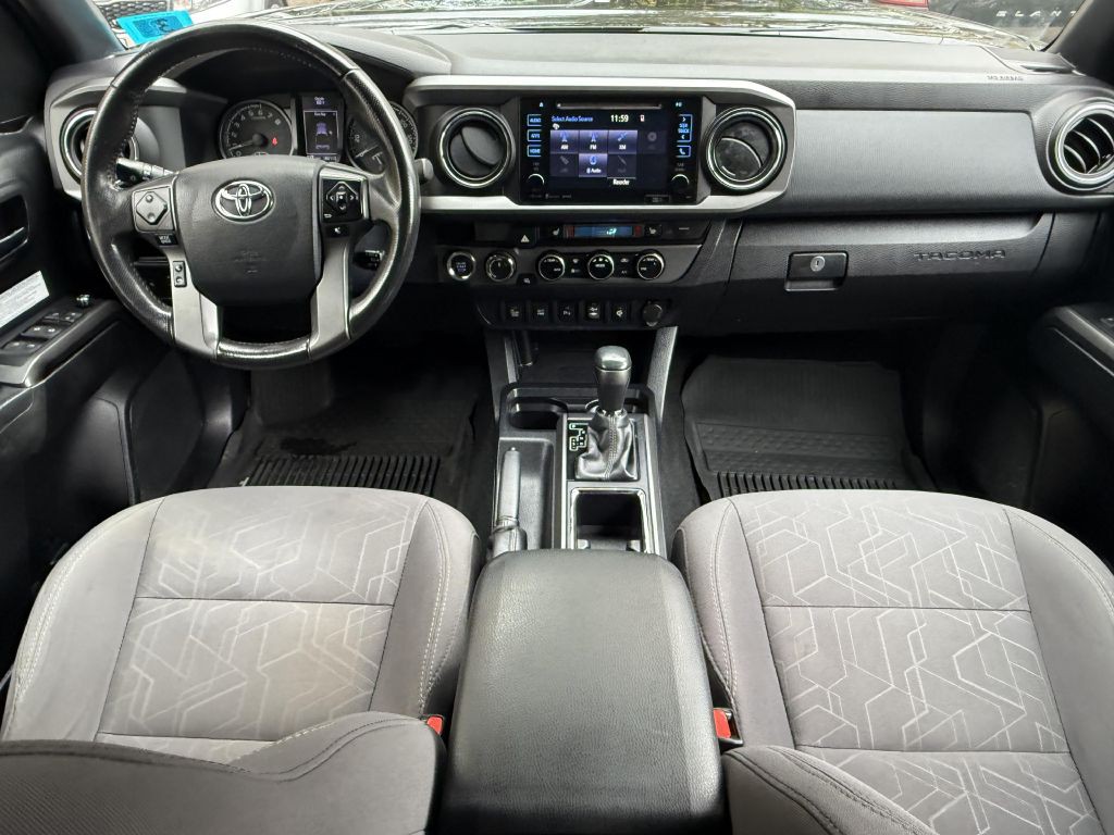 2017 Toyota Tacoma Image 11