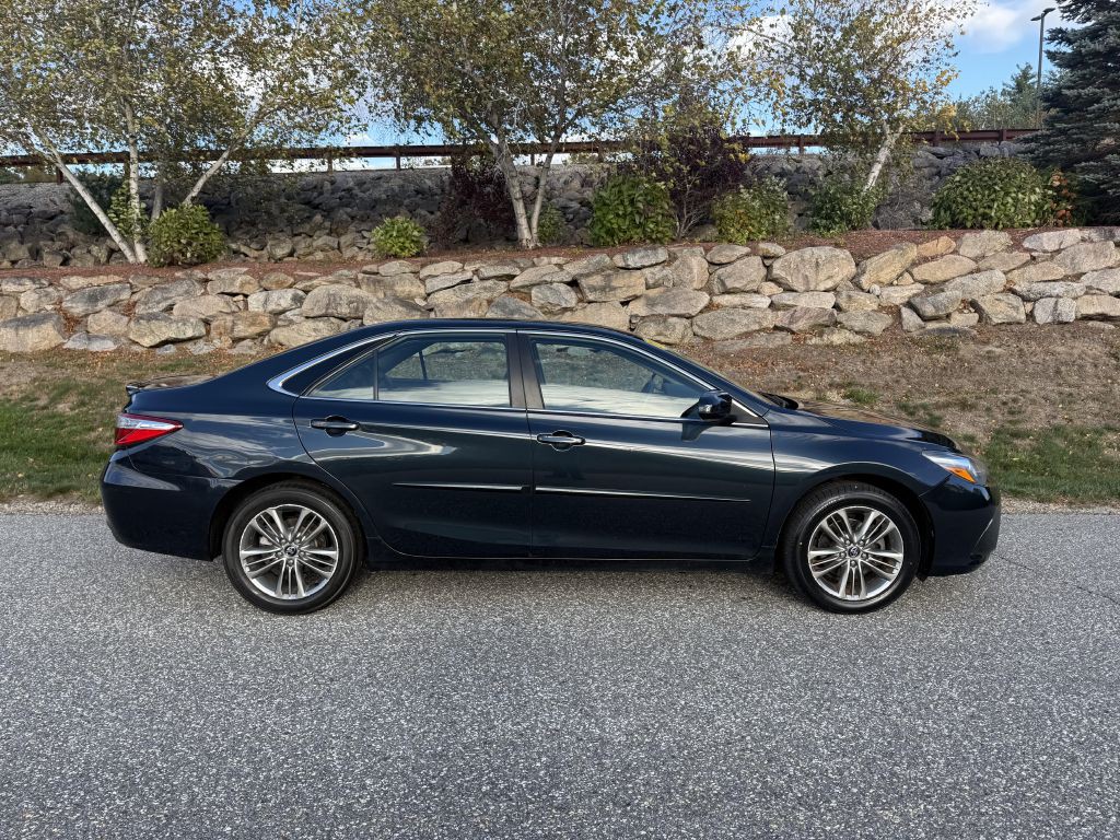 2017 Toyota Camry Image 2