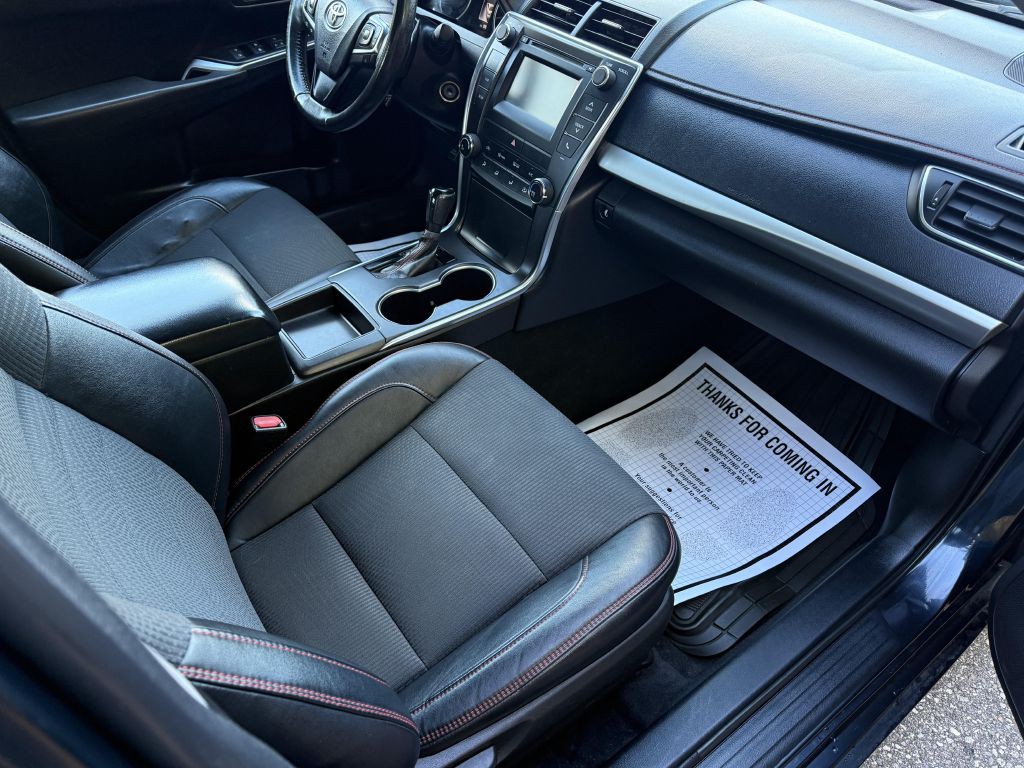 2017 Toyota Camry Image 9