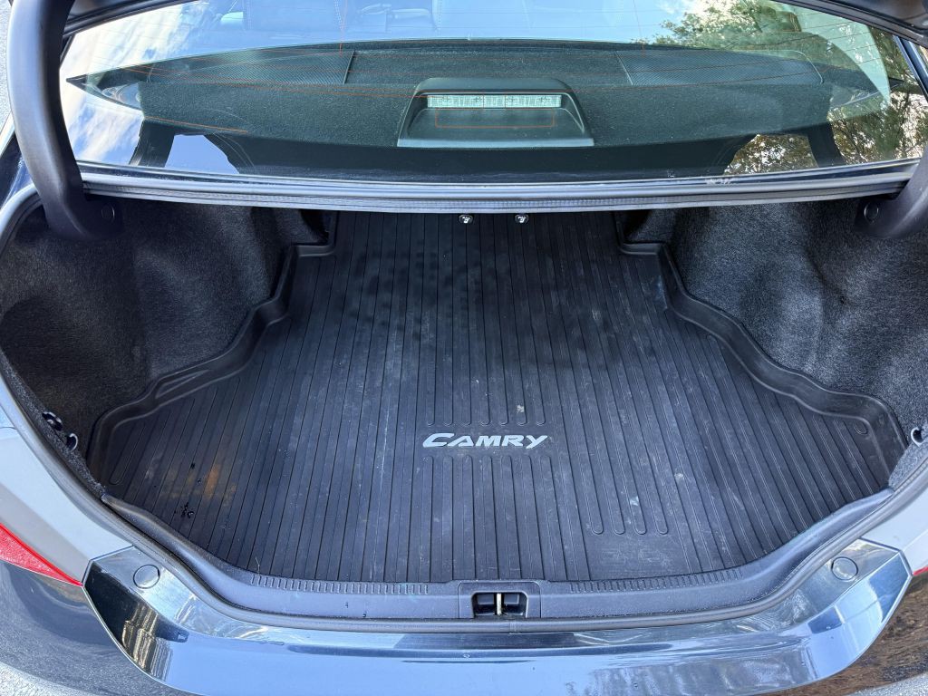 2017 Toyota Camry Image 12