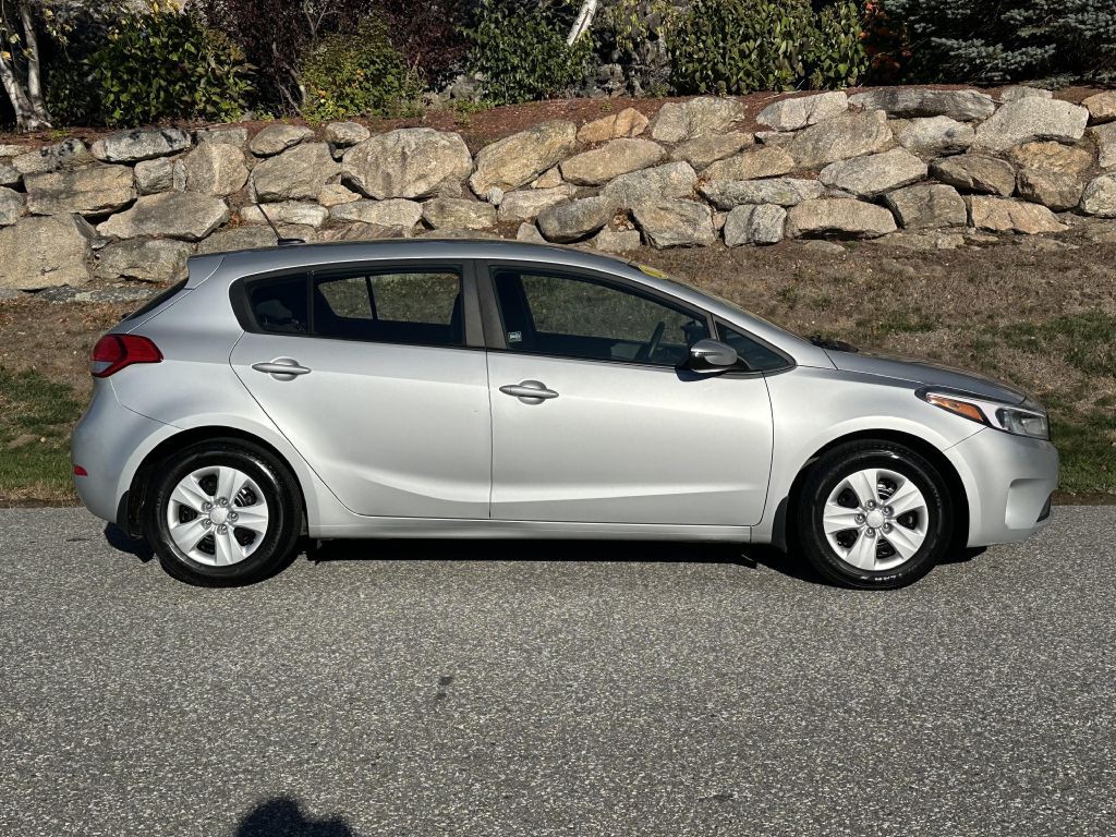 2017 Kia Forte Image 2
