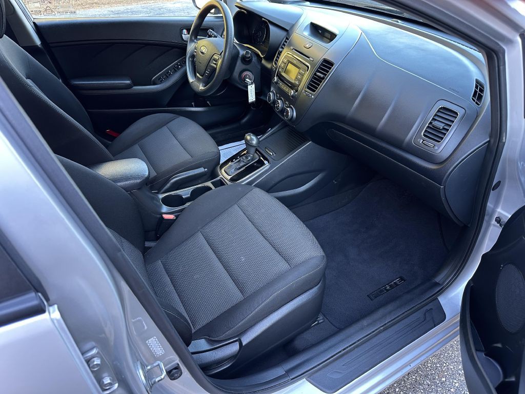 2017 Kia Forte Image 9