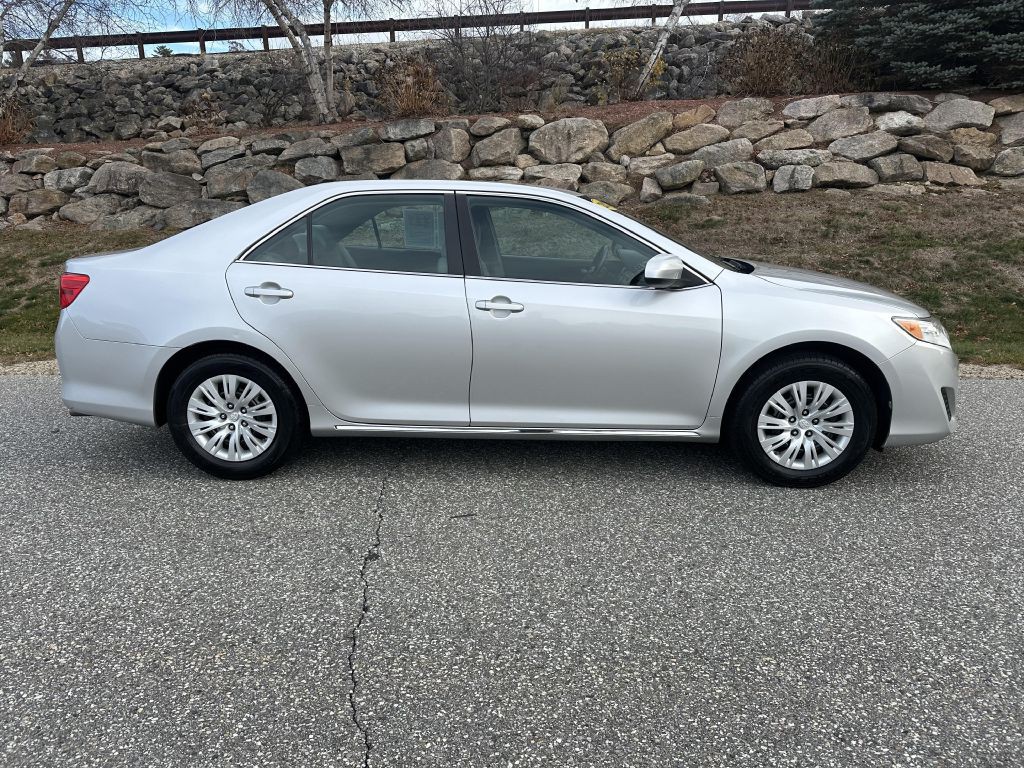 2012 Toyota Camry Image 2