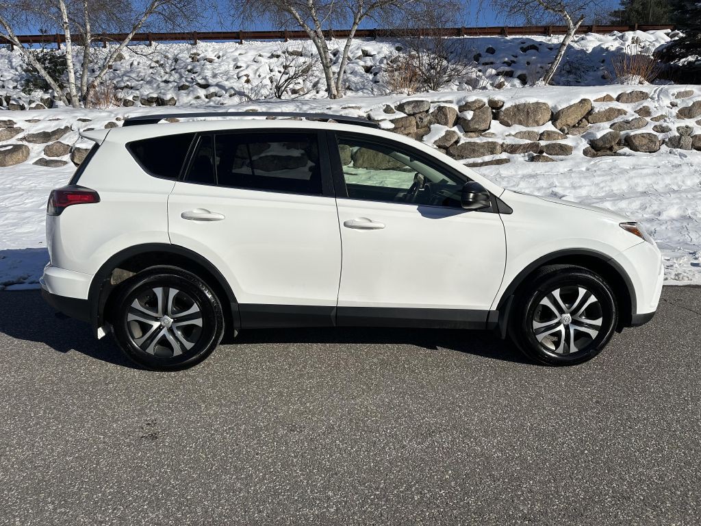 2017 Toyota Rav4 Image 2