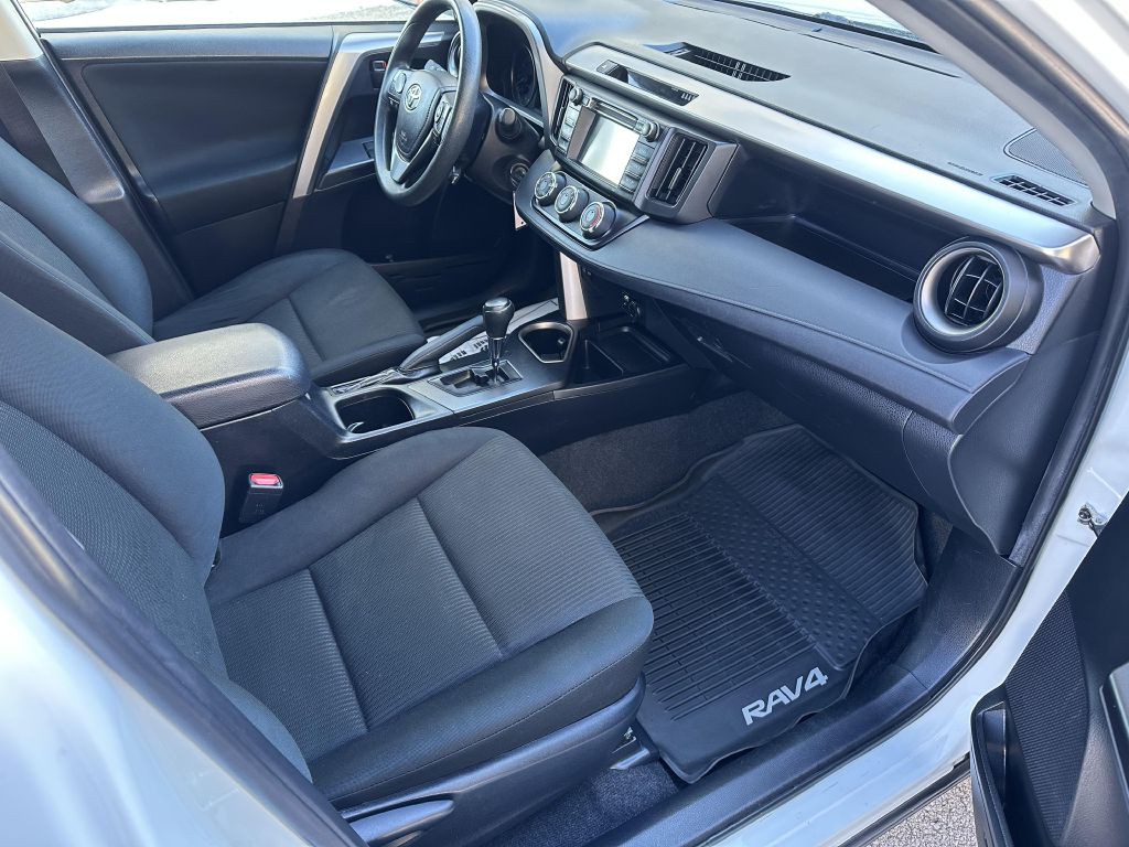 2017 Toyota Rav4 Image 9