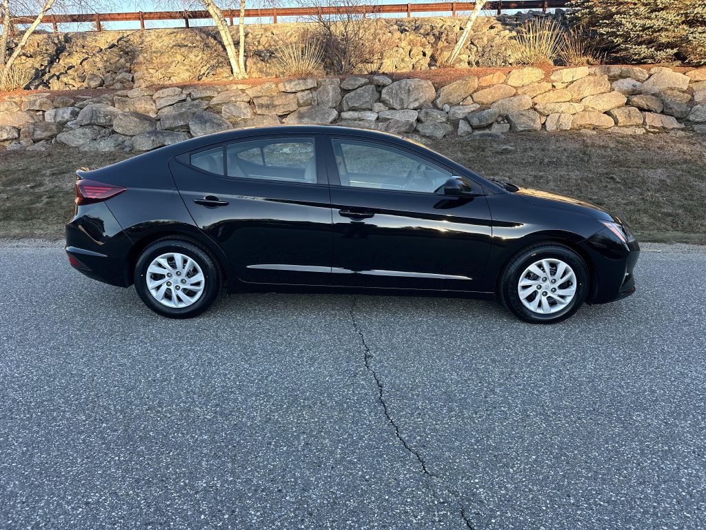 2019 Hyundai Elantra Image 2