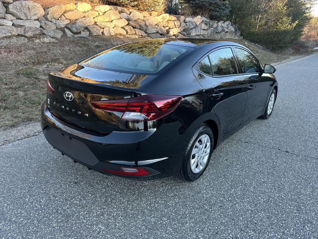 2019 Hyundai Elantra Image 3