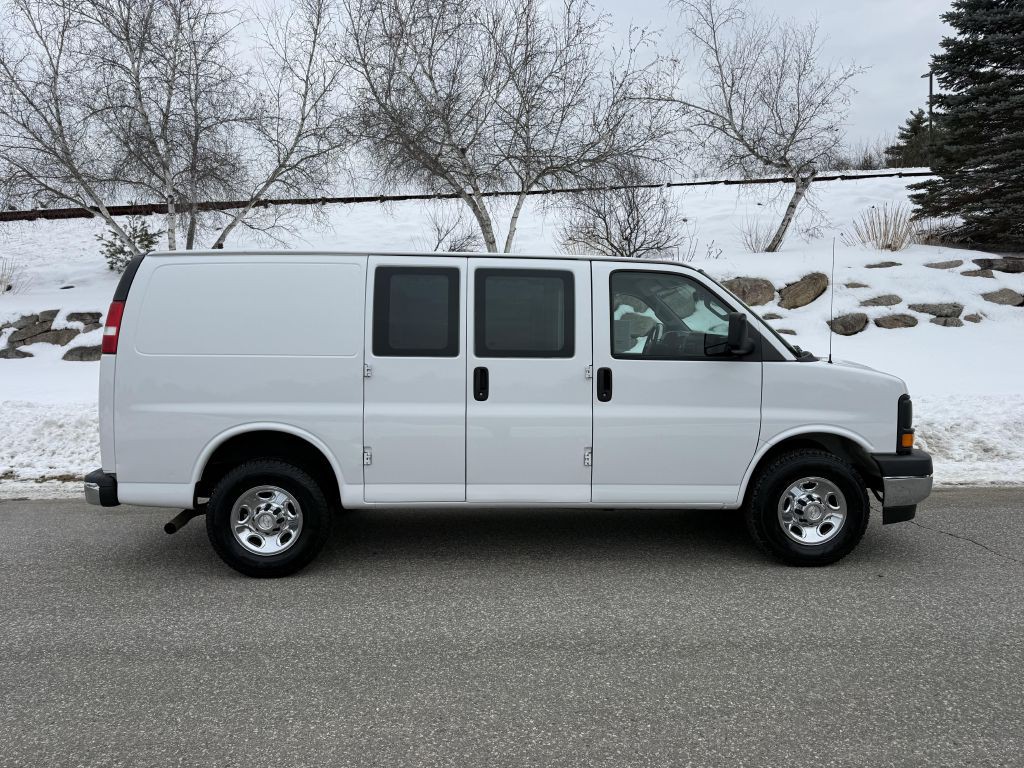 2017 Chevrolet Express Image 2