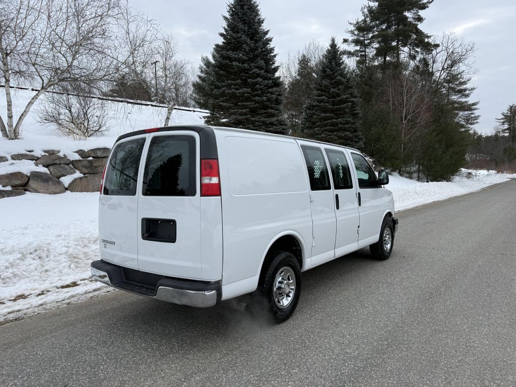 2017 Chevrolet Express Image 3