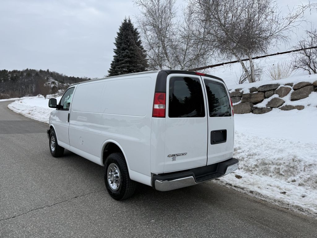 2017 Chevrolet Express Image 6