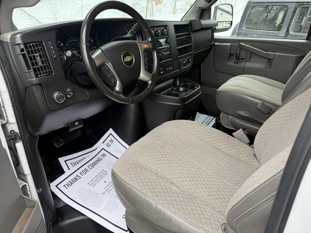 2017 Chevrolet Express Image 7