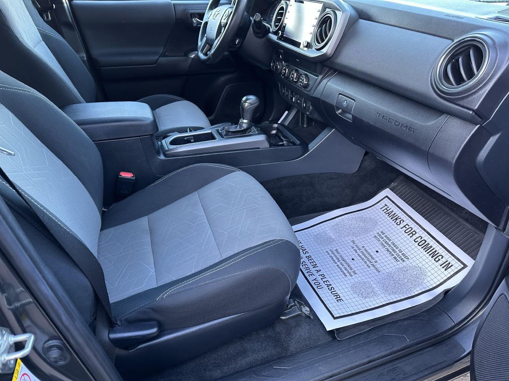 2020 Toyota Tacoma Image 9