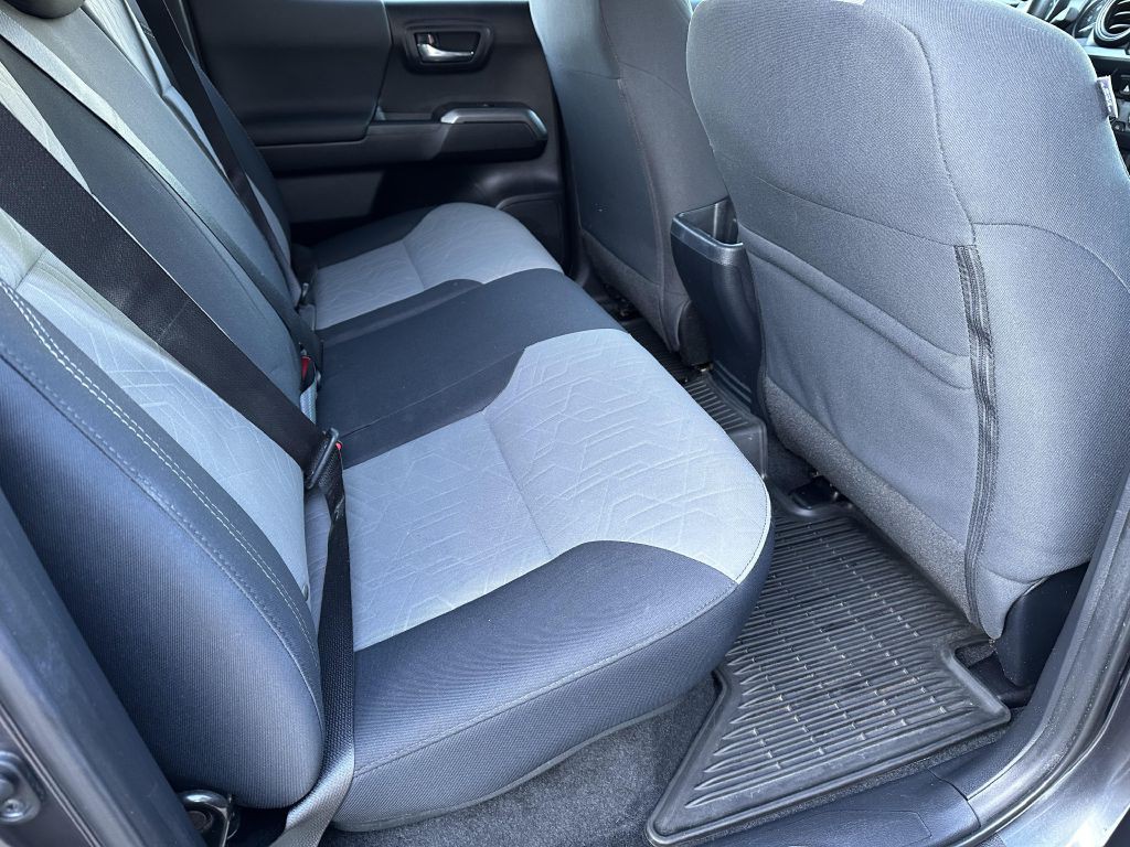 2020 Toyota Tacoma Image 10