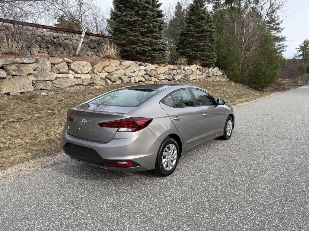 2020 Hyundai Elantra Image 3