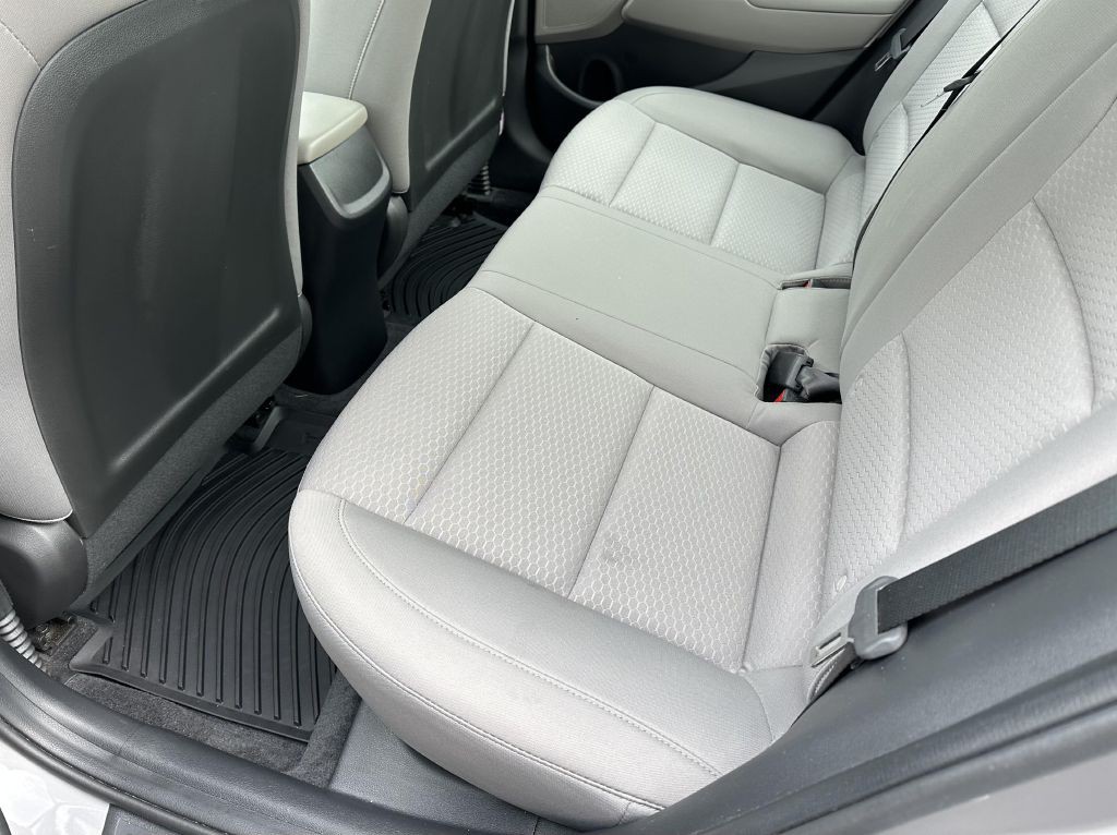 2020 Hyundai Elantra Image 8