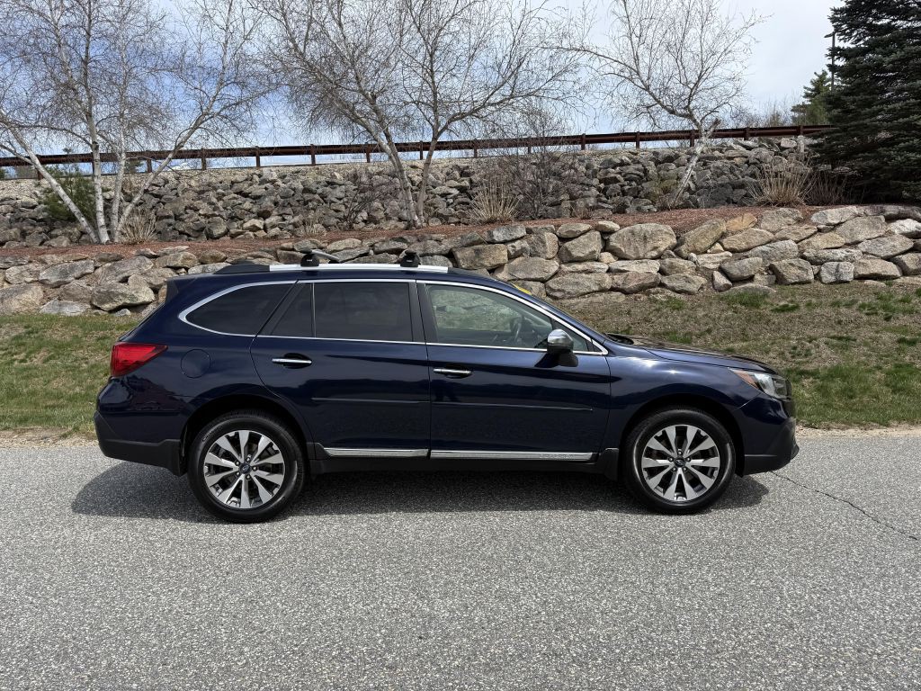 2018 Subaru Outback Image 2